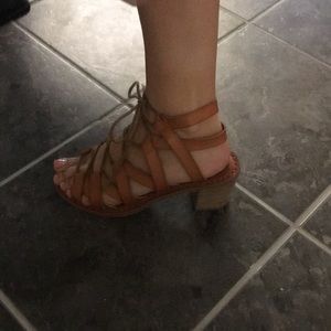 Tan Lace Up Block Heeled Sandal - Sz 6